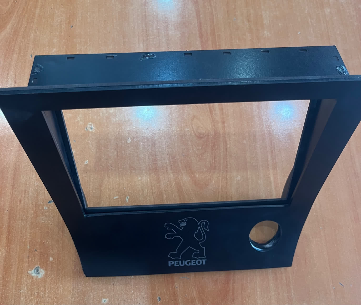 قاب مانیتور اندروید 7 اینچ خودرو پژو 405 یا پارس داشبورت قدیم